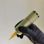 Short wireless tattoo pen machine with adjustable voltage and memory modes